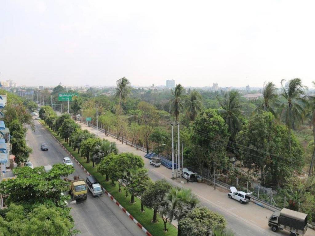 8Day Hotel Yangon Ngoại thất bức ảnh