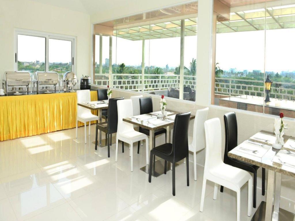 8Day Hotel Yangon Ngoại thất bức ảnh