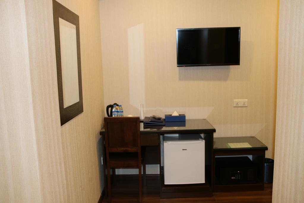 8Day Hotel Yangon Phòng bức ảnh