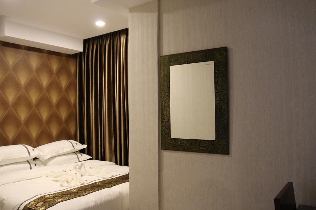 8Day Hotel Yangon Phòng bức ảnh