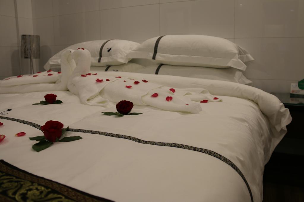 8Day Hotel Yangon Ngoại thất bức ảnh