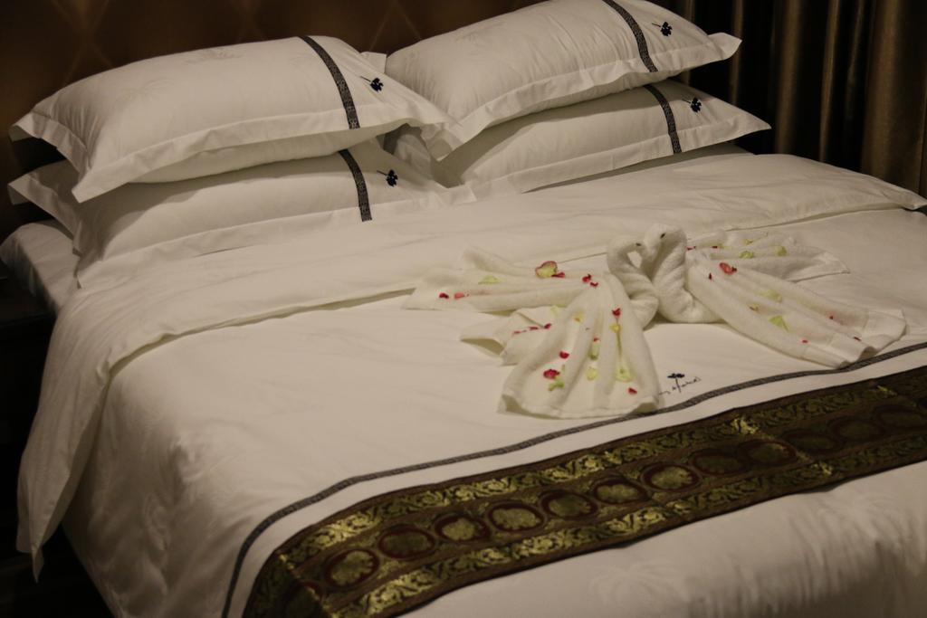 8Day Hotel Yangon Phòng bức ảnh